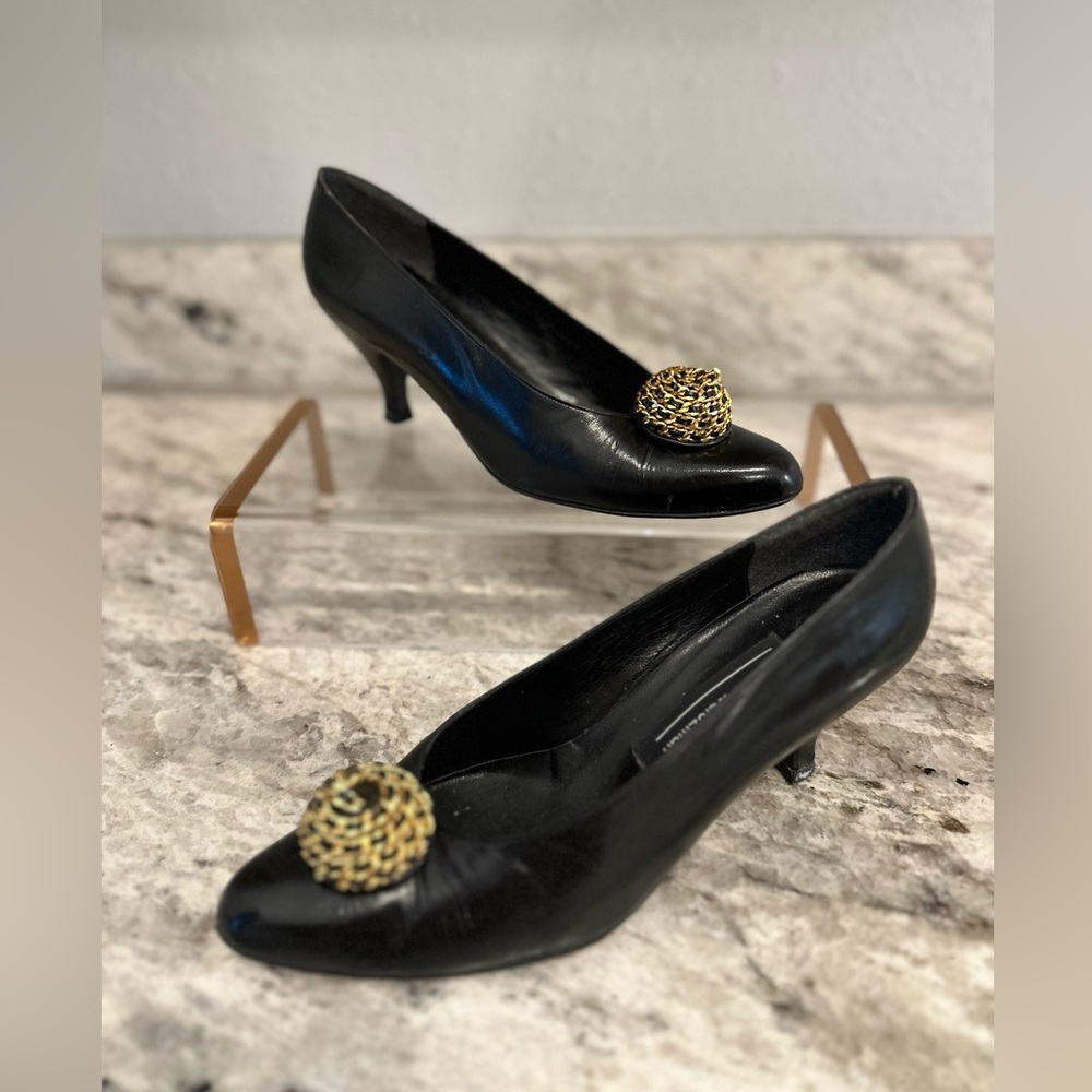 Vintage Stuart Wietzman Black Kitten Heels Sz 7.5 AA
I’d say a 7  not 7.5
